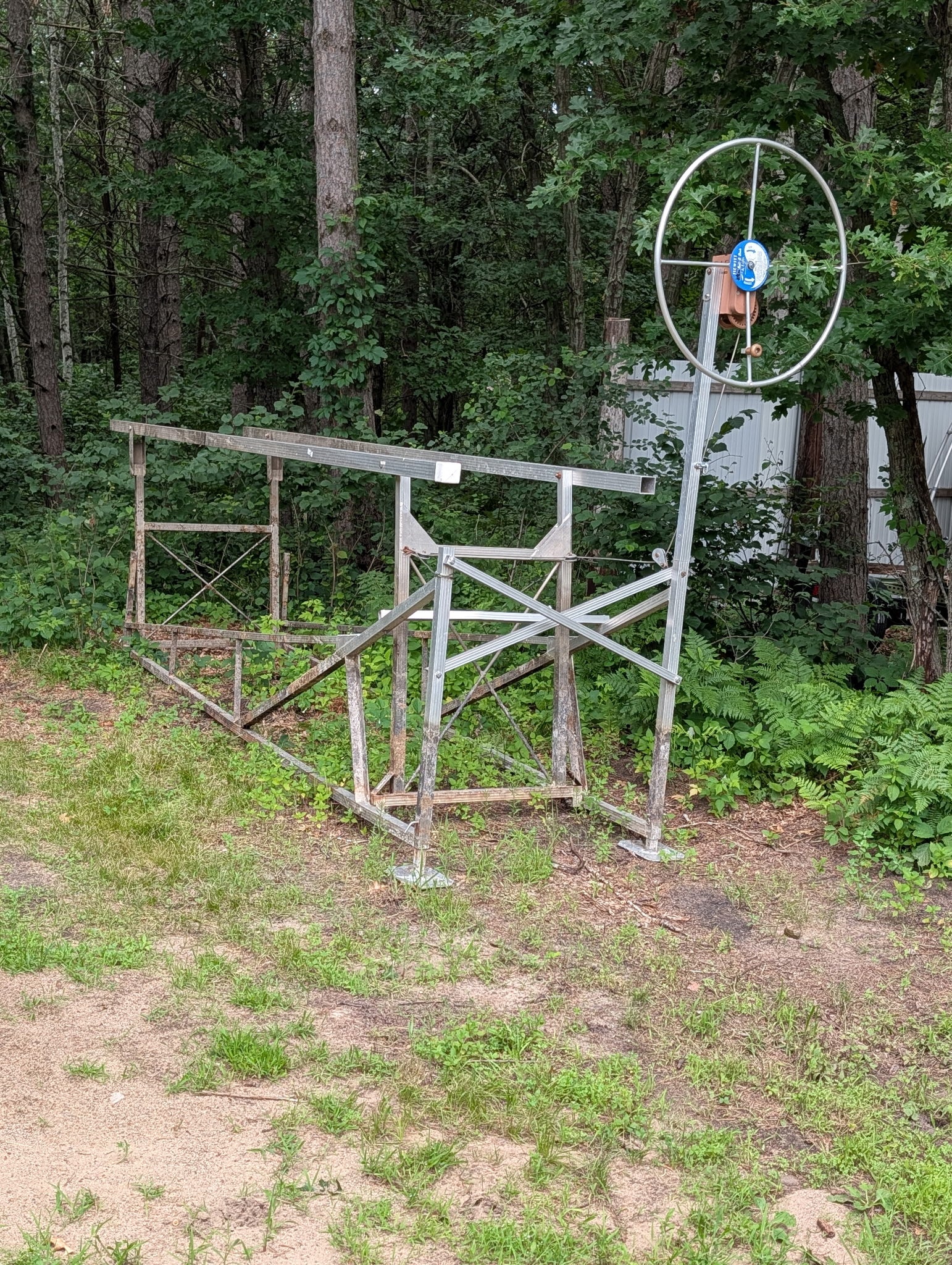 Hewitt Narrow Pontoon lift