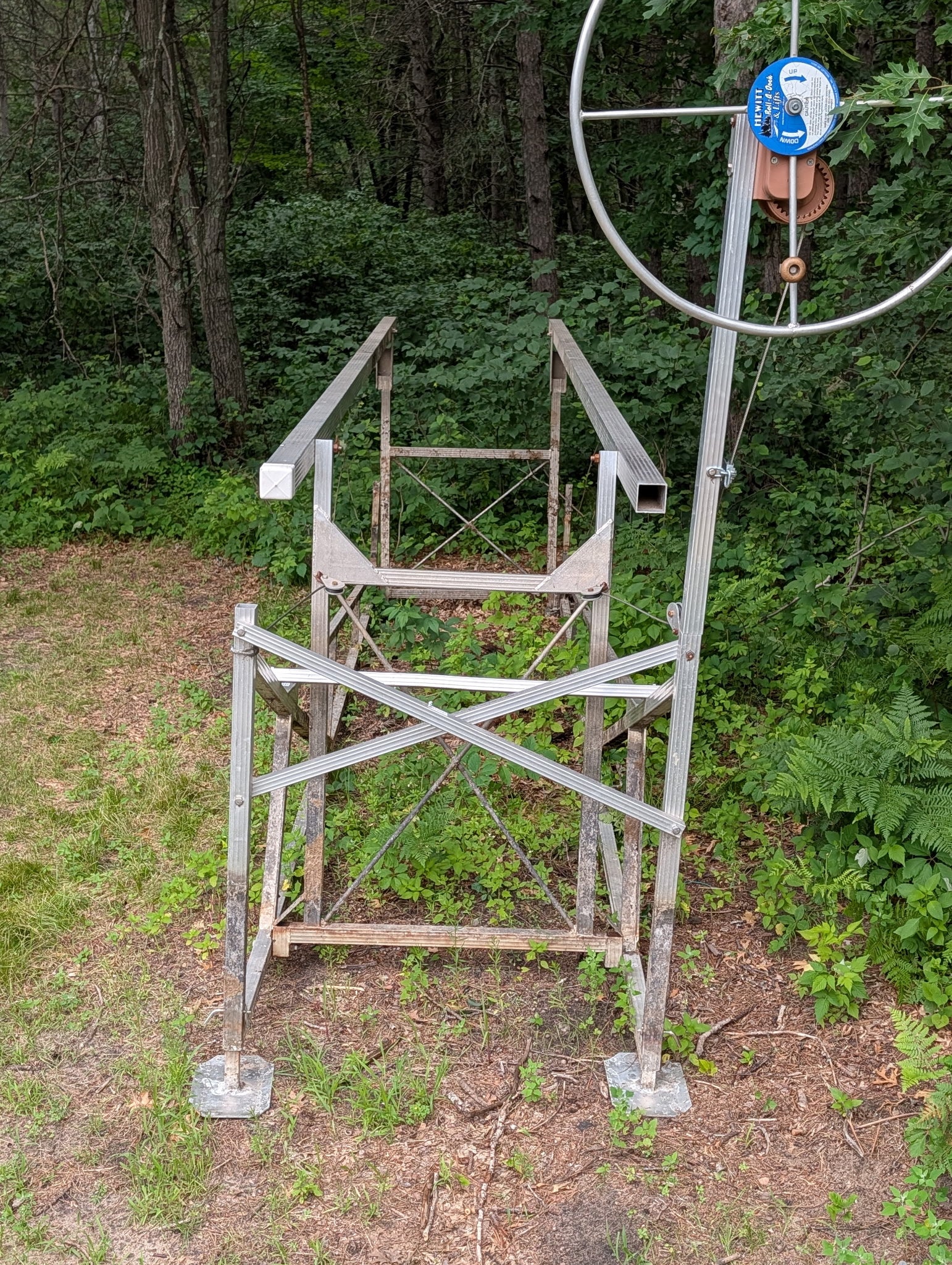 Hewitt Narrow Pontoon lift